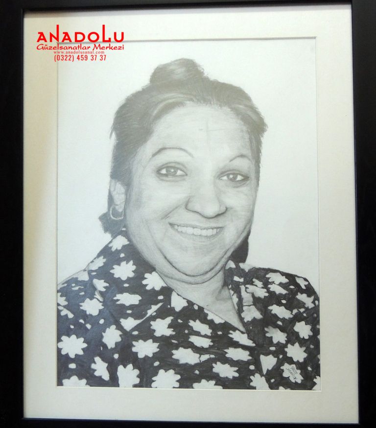 Adile Narşit'in Karakalem Çizimi Adana