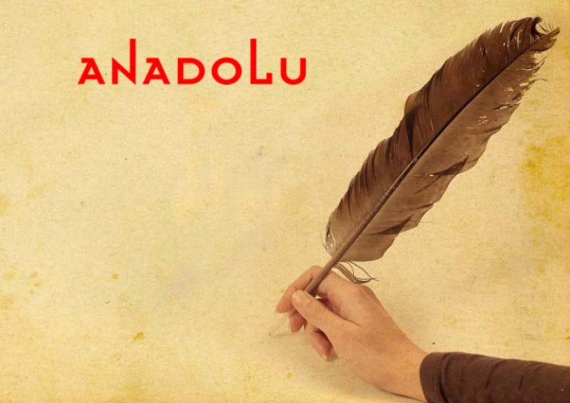 Kuş Tütü Tutan El Adana