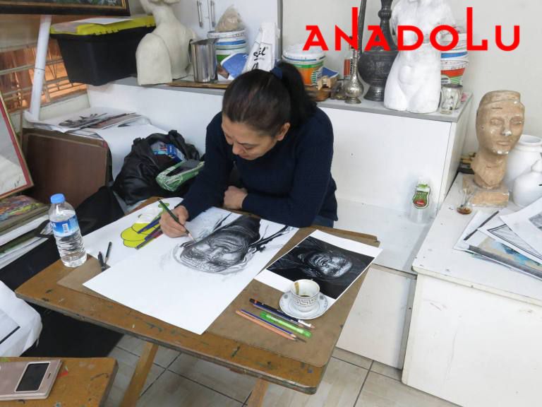 Yaşlı Kadın Çizmi Yapan Hobi Grupları Adana