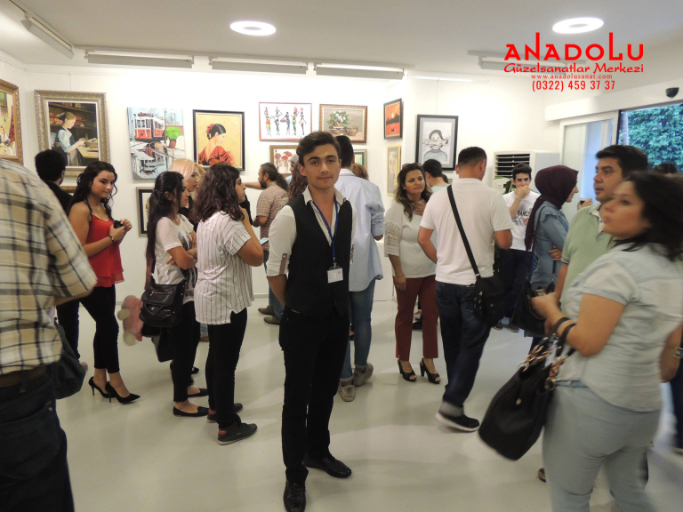 Resim Sergilerinde Öğrenciler Adana